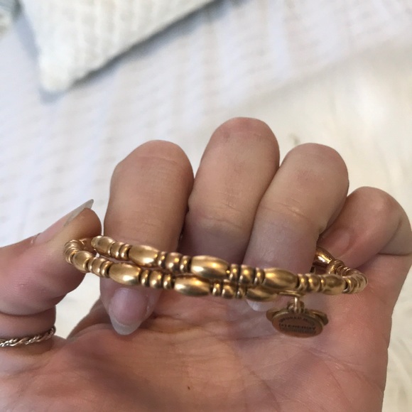 A l e x  a n d  A n i • Love energy bracelet - Picture 4 of 4